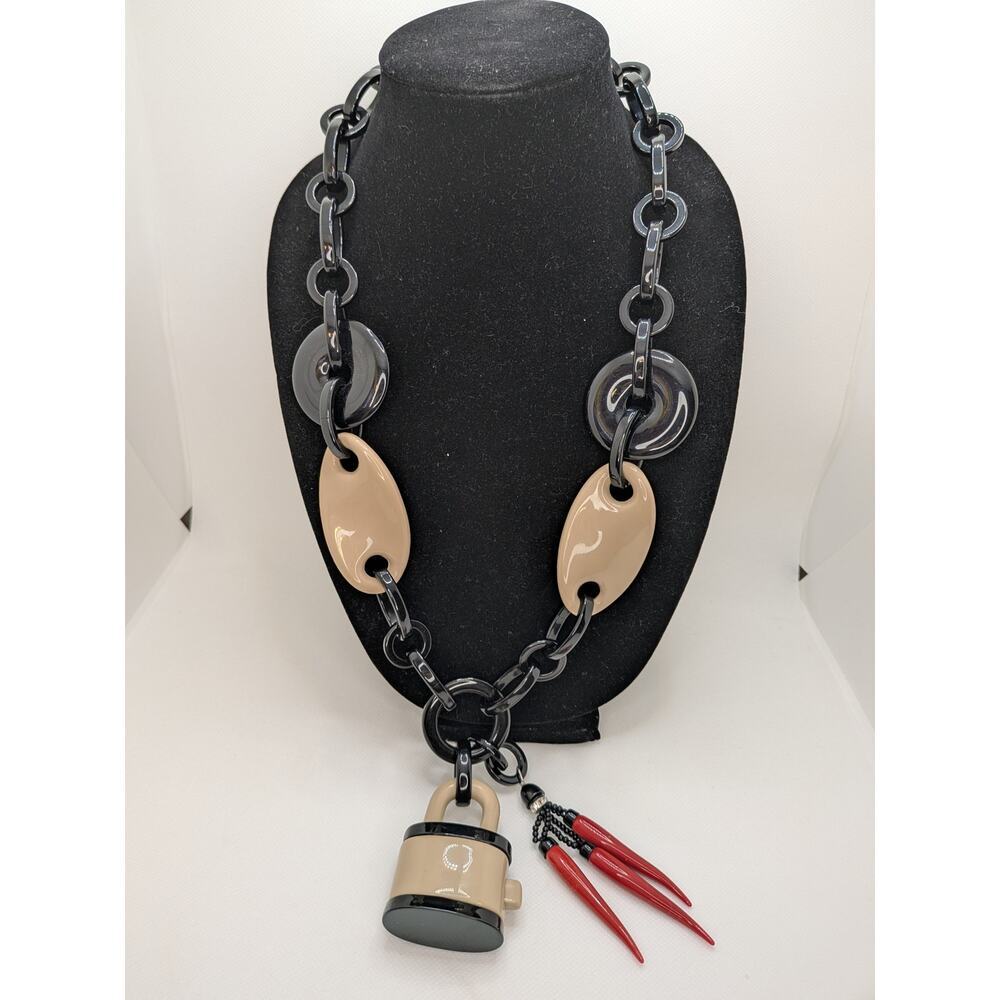 HUGE LUCITE STATEMENT LARGE LINK NECKLACE BEIGE AND BLACK W SNAP CLOSURE 38.5"